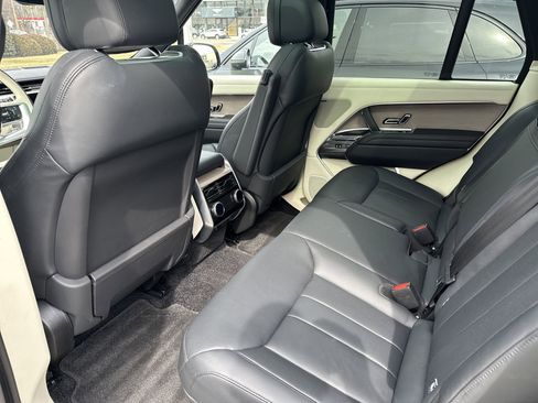 Used 2023 Land Rover Range Rover SE image 20