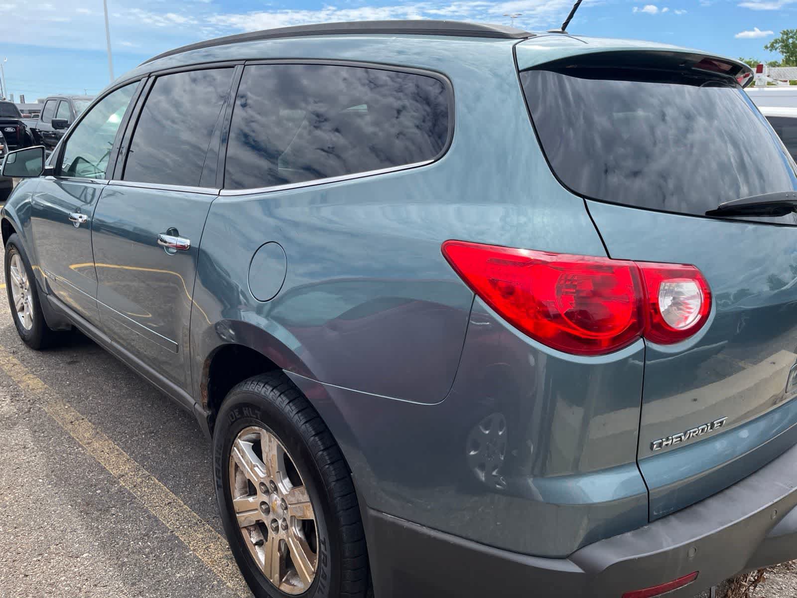 Used 2009 Chevrolet Traverse LT FWD image 11