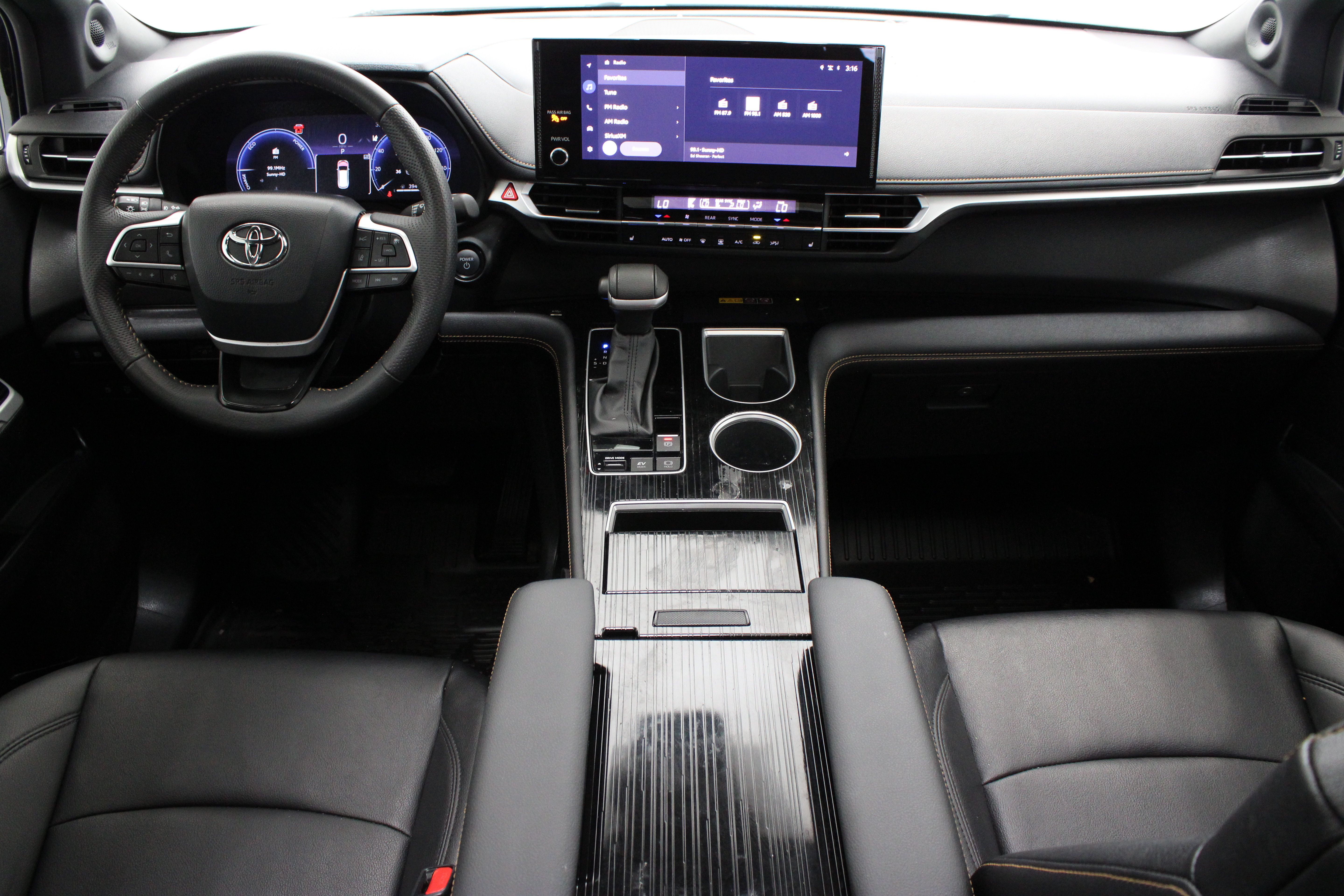 Certified 2025 Toyota Sienna XLE Woodland Edition AWD/4WD image 31