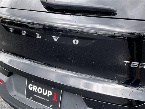 Used 2021 Volvo XC40 T5 R-Design w/ Advanced Package image 33