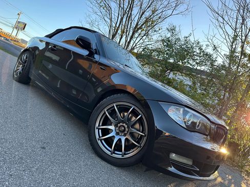 Used 2011 BMW 128i Convertible w/ Sport Pkg image 56
