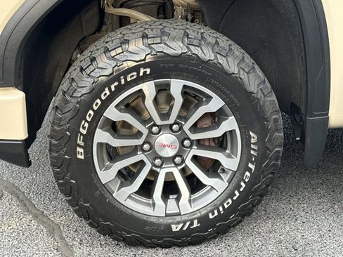 Used 2022 GMC Sierra 1500 AT4 w/ AT4 Premium Package image 11