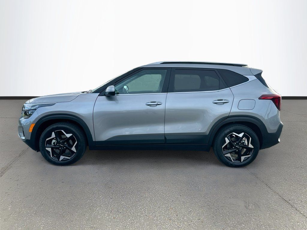 Used 2025 Kia Seltos EX w/ EX Sunroof Package FWD image 4