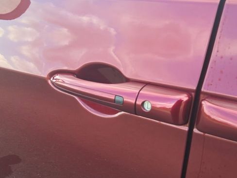 Used 2023 Chrysler Pacifica Touring-L image 25