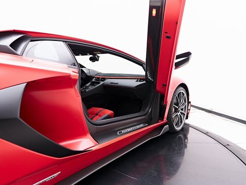 Used 2019 Lamborghini Aventador SVJ image 58