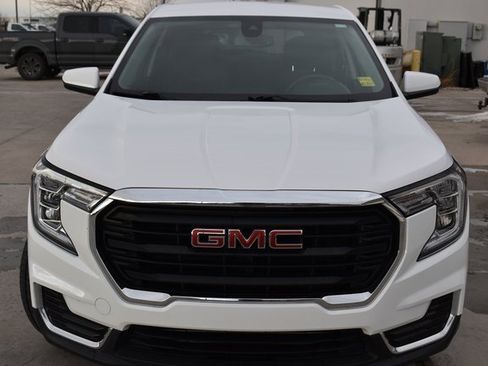 Used 2024 GMC Terrain SLE image 5