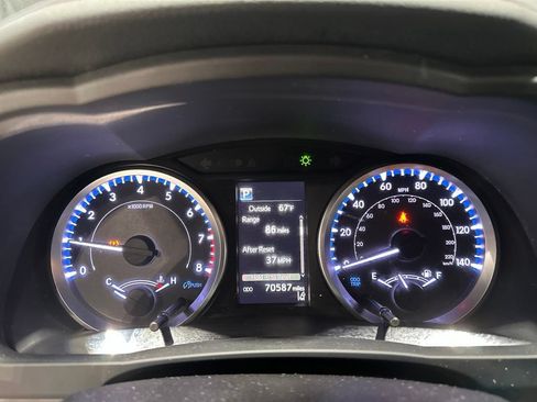 Used 2019 Toyota Highlander LE AWD/4WD image 9