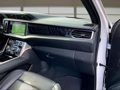 Used 2023 GMC Yukon XL Denali w/ Advanced Technology Package AWD/4WD image 17