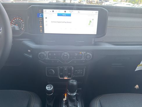 Used 2024 Jeep Wrangler Sport S image 13