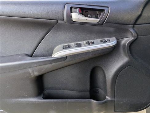 Used 2013 Toyota Camry SE image 11
