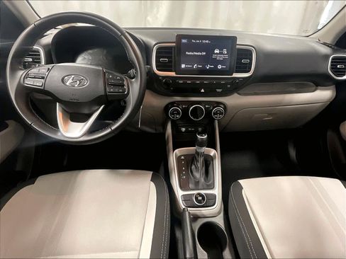 Used 2023 Hyundai Venue SEL image 21