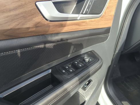 Certified 2025 Volkswagen Atlas SE image 13