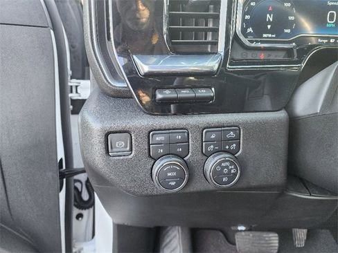 Used 2024 Chevrolet Silverado 1500 High Country w/ Technology Package image 34