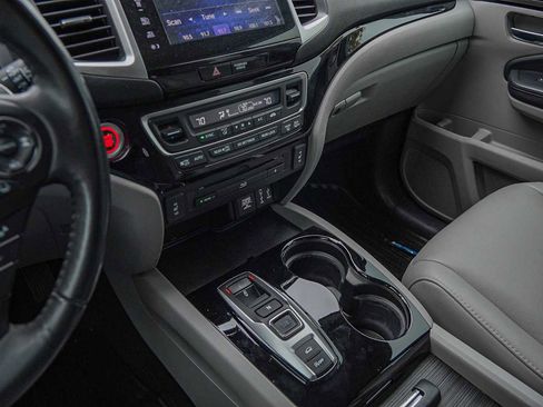 Used 2018 Honda Pilot Touring image 18