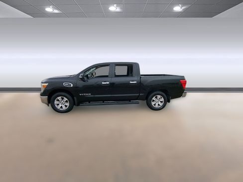 Used 2017 Nissan Titan SV image 2