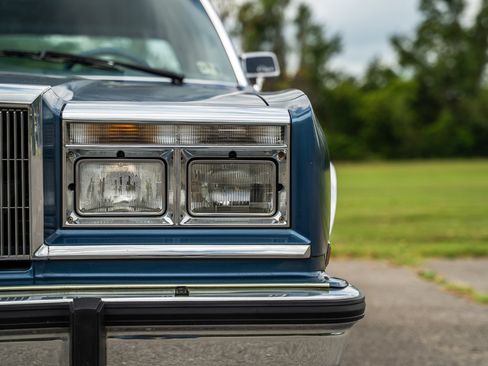 Used 1988 Chrysler Fifth Avenue RWD image 28