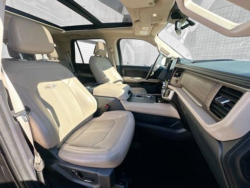 Used 2024 Ford Expedition Limited image 34