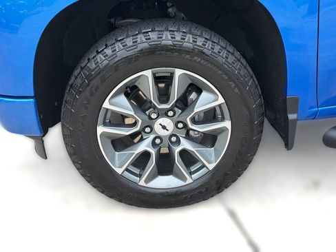 Certified 2025 Chevrolet Silverado 1500 RST AWD/4WD image 11
