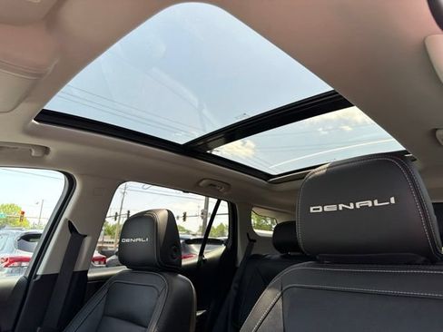 Used 2024 GMC Terrain Denali w/ Denali Premium Package AWD/4WD image 22