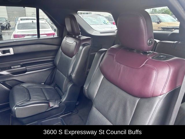 Used 2020 Ford Explorer Platinum w/ Premium Technology Package AWD/4WD image 45