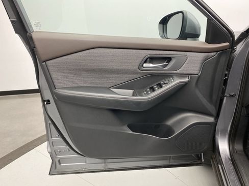 Used 2021 Nissan Rogue SV AWD/4WD image 9