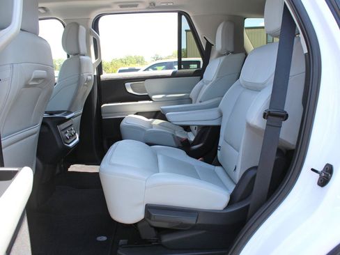 Used 2025 Ford Expedition Platinum AWD/4WD image 49