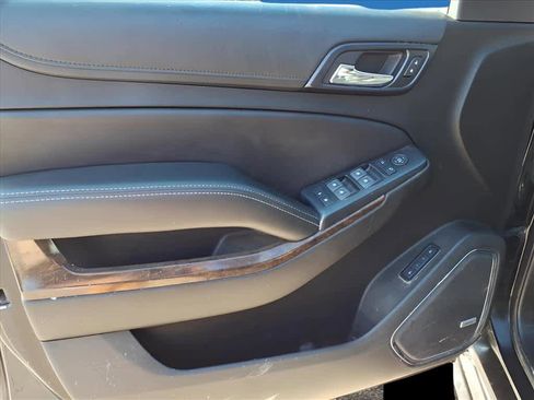 Used 2020 Chevrolet Suburban LT image 11