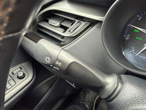 Used 2018 Toyota C-HR XLE FWD image 26