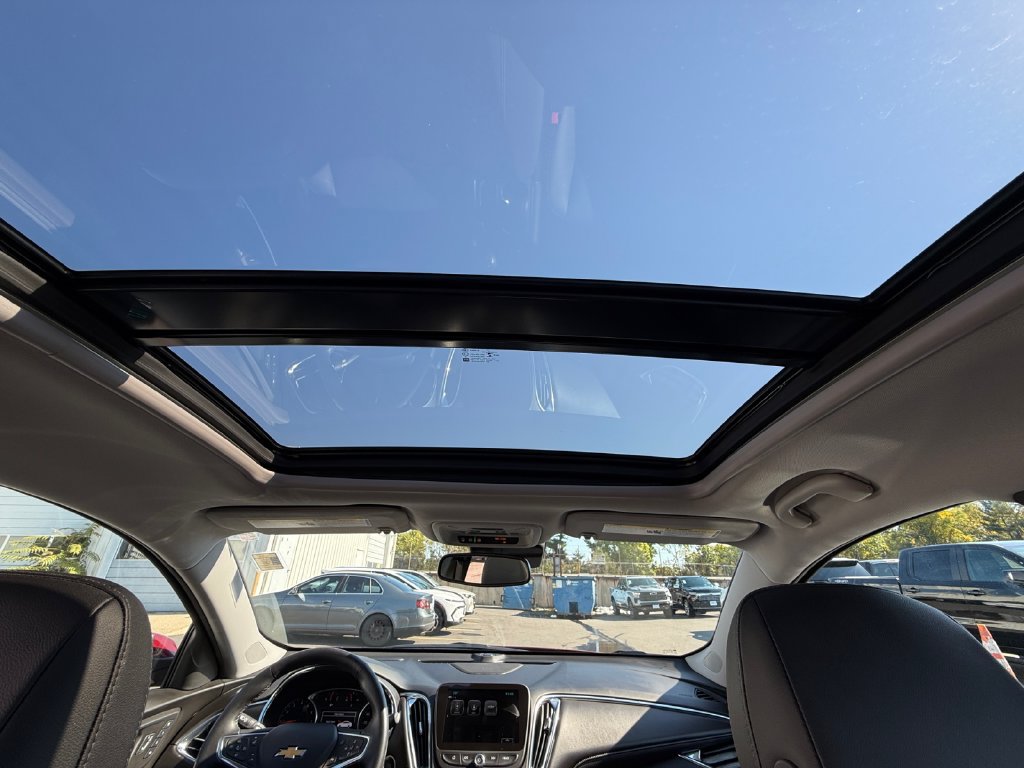 Used 2018 Chevrolet Malibu Premier w/ Premier Sun and Wheel Package FWD image 23
