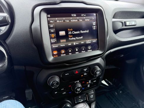 Used 2021 Jeep Renegade Latitude image 29