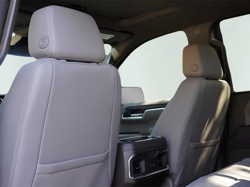 New 2026 GMC Sierra 1500 SLT image 28