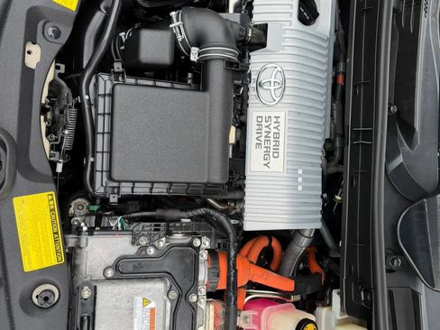 Used 2010 Toyota Prius Five FWD image 39