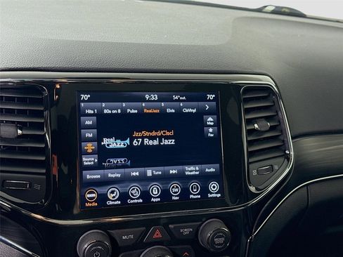 Used 2022 Jeep Grand Cherokee Limited image 9