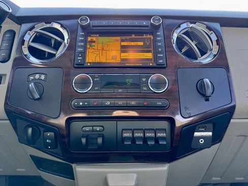 Used 2010 Ford F250 Lariat image 13