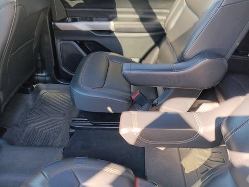 Used 2022 Ford Explorer XLT w/ Equipment Group 202A AWD/4WD image 21