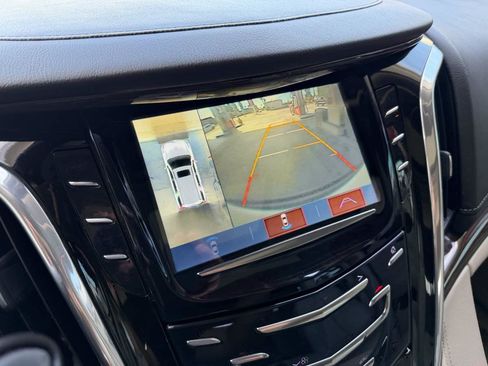 Used 2018 Cadillac Escalade Luxury RWD image 27