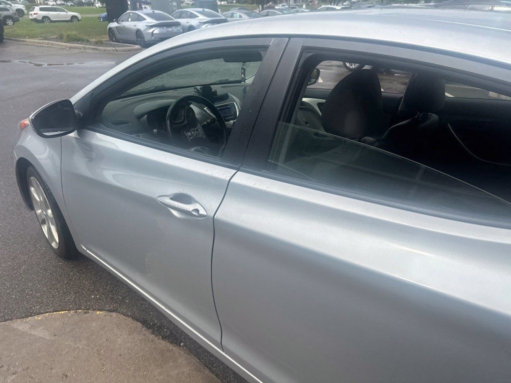 Used 2012 Hyundai Elantra Limited FWD image 18