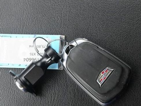 Used 2023 Cadillac XT6 Premium Luxury image 10