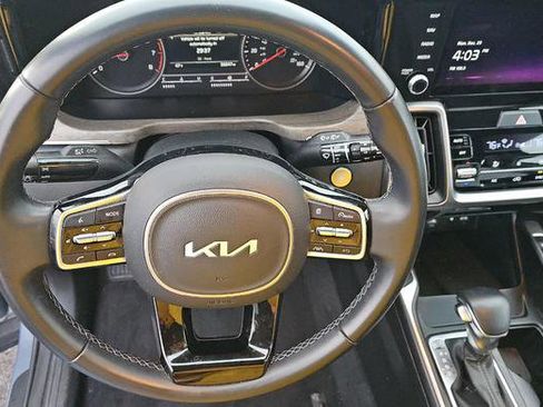 Used 2023 Kia Sorento S image 7