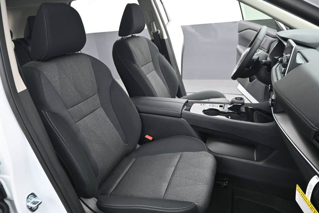 Certified 2026 Nissan Rogue SV FWD image 30