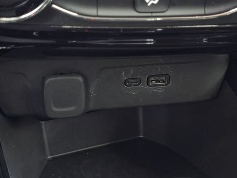 Used 2025 Chevrolet Trax LT FWD image 31