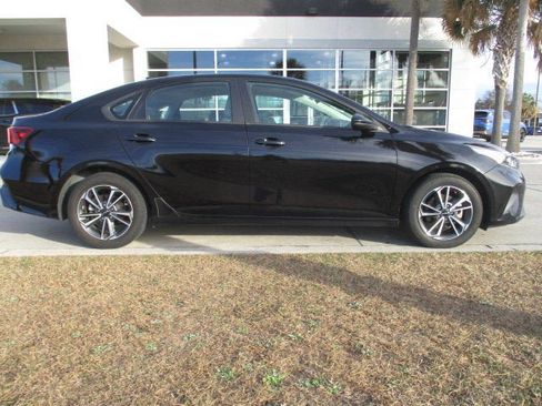 Used 2022 Kia Forte LXS image 2