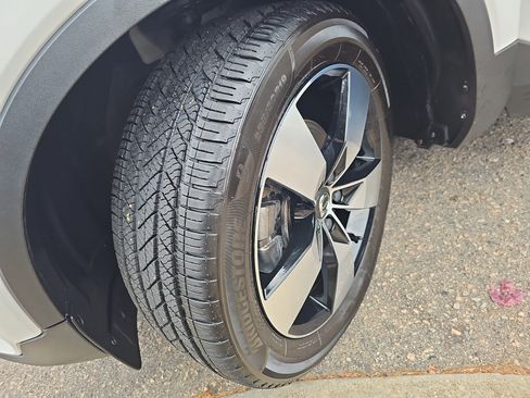 Used 2020 Volvo XC40 T5 Momentum image 33