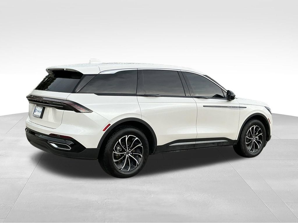 Used 2026 Lincoln Nautilus Premier AWD/4WD image 12