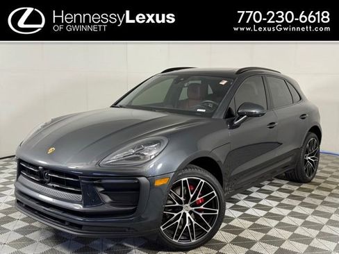 Used 2024 Porsche Macan AWD/4WD image 1