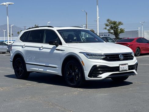 Certified 2023 Volkswagen Tiguan SE R-Line image 7