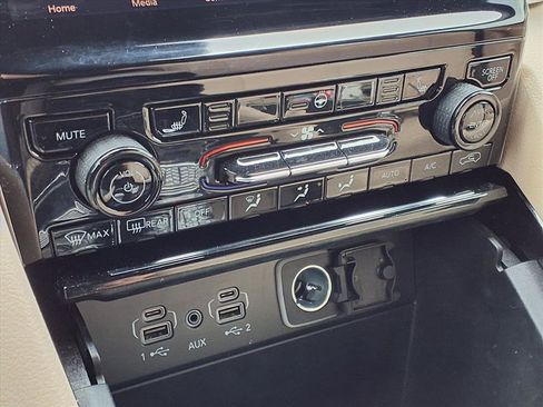 Used 2023 Jeep Grand Cherokee L Limited image 8