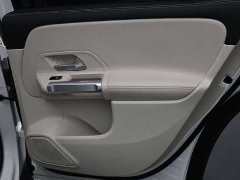 Used 2022 Mercedes-Benz GLB 250 GLB 250 image 30