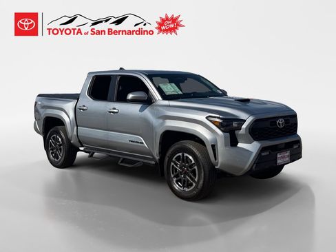 Used 2024 Toyota Tacoma TRD Sport w/ TRD Sport Upgrade Package image 7
