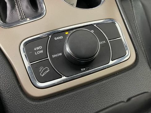 Used 2016 Jeep Grand Cherokee Limited AWD/4WD image 13